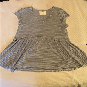 Cupio baby doll top. 💛 bundle 3 for $12!!!